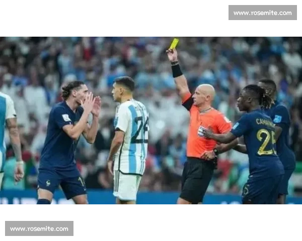 梅西挥臂维蒂尼亚引争议,赛后拥抱化解恩怨 梅西挥臂维蒂尼亚引争议,赛后拥抱化解恩怨